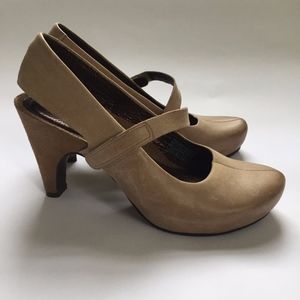TSUBO Brown Mary Jane Pumps Heel